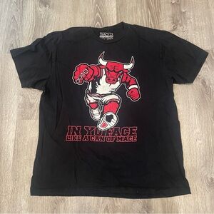 Chicago Bulls In Yo Face Like A Can Of Mace Short Sleeve T Shirt Size XXL